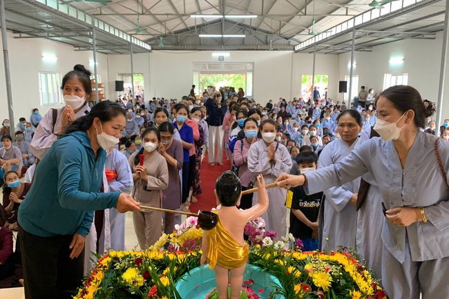 Buddha's birthday ceremony at Can Mon Temple