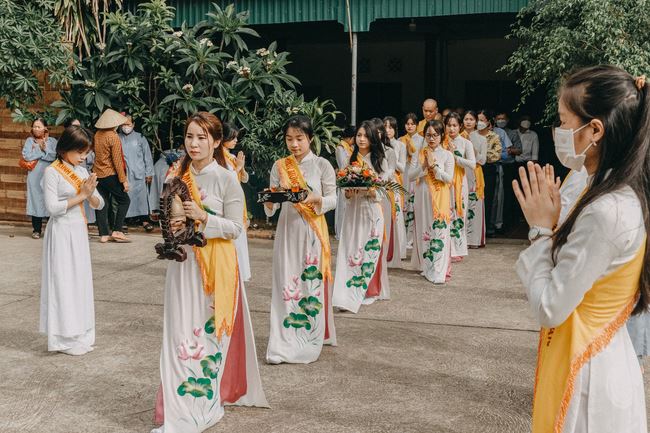 Buddha's birthday ceremony at Can Mon Temple