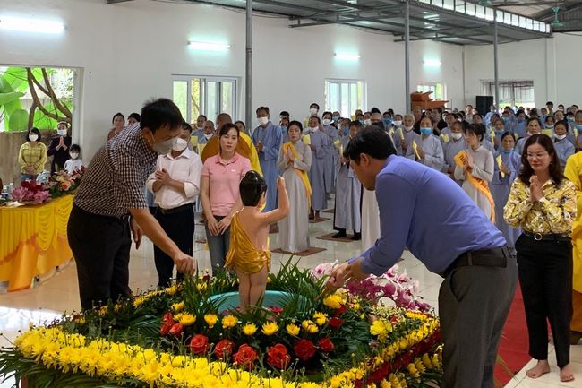 Buddha's birthday ceremony at Can Mon Temple