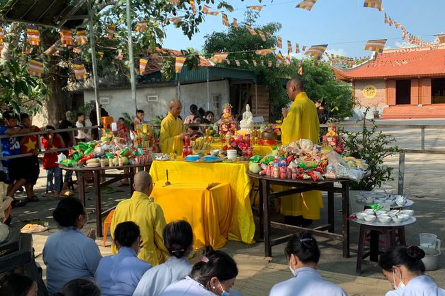 Buddha's birthday ceremony at Can Mon Temple