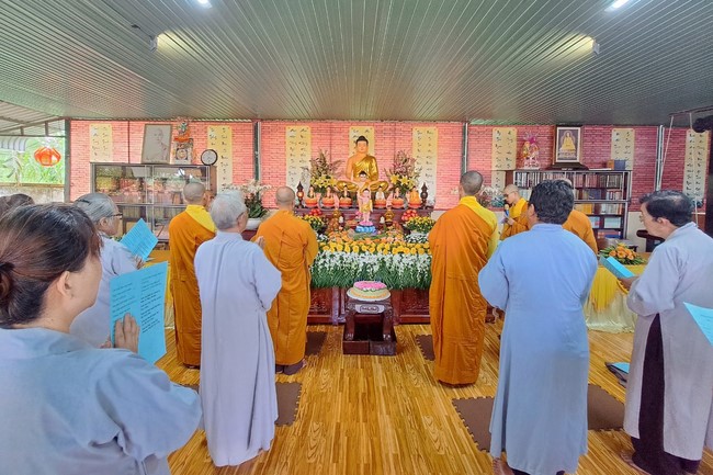 Welcome the Buddha's Birthday at Nhat Phap Pagoda