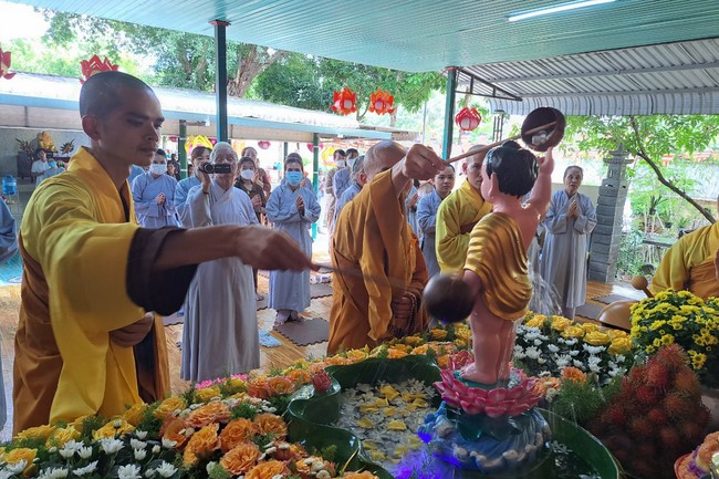 Welcome the Buddha's Birthday at Nhat Phap Pagoda