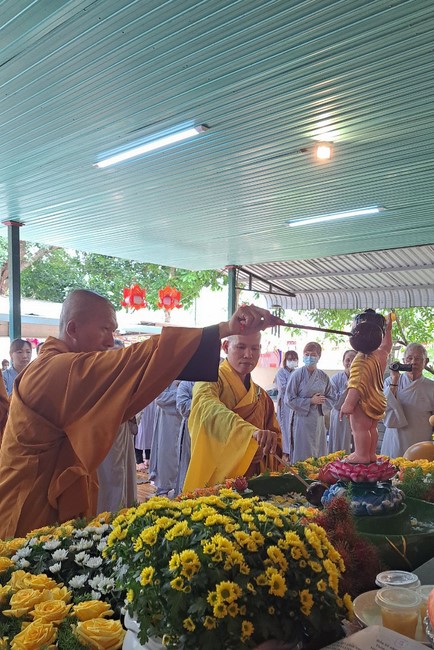 Welcome the Buddha's Birthday at Nhat Phap Pagoda