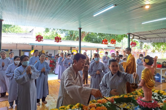 Welcome the Buddha's Birthday at Nhat Phap Pagoda