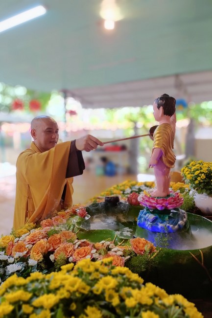 Welcome the Buddha's Birthday at Nhat Phap Pagoda