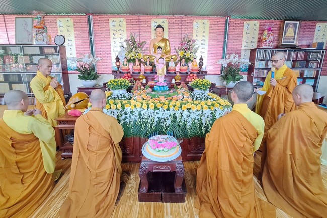 Welcome the Buddha's Birthday at Nhat Phap Pagoda