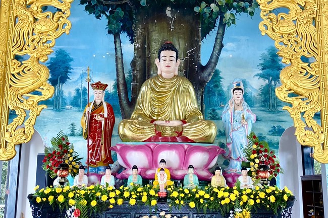 Buddha's Birthday Ceremony at Bao Quang Pagoda