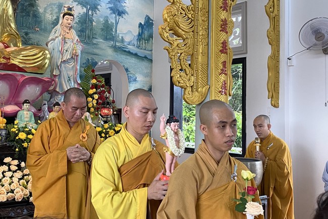 Buddha's Birthday Ceremony at Bao Quang Pagoda