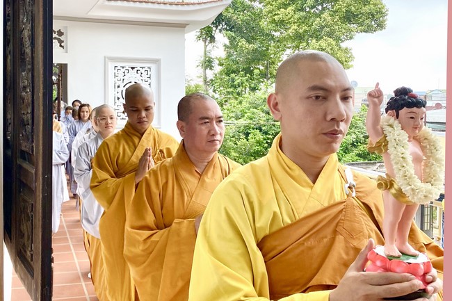 Buddha's Birthday Ceremony at Bao Quang Pagoda