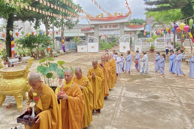 Buddha's Birthday Ceremony at Bao Quang Pagoda