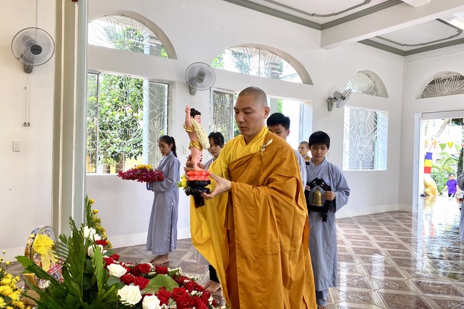 Buddha's Birthday Ceremony at Bao Quang Pagoda