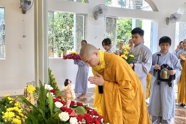 Buddha's Birthday Ceremony at Bao Quang Pagoda