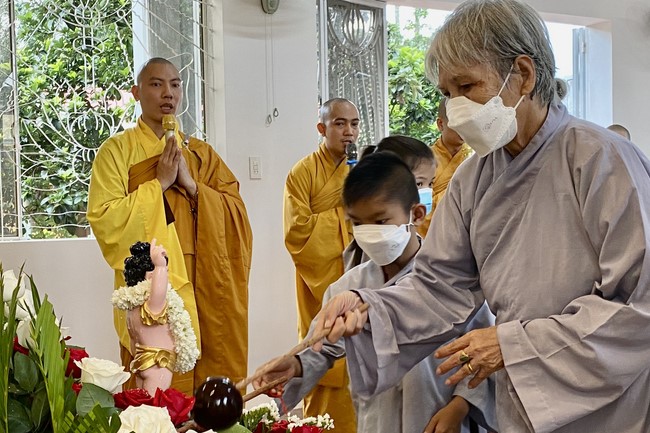 Buddha's Birthday Ceremony at Bao Quang Pagoda