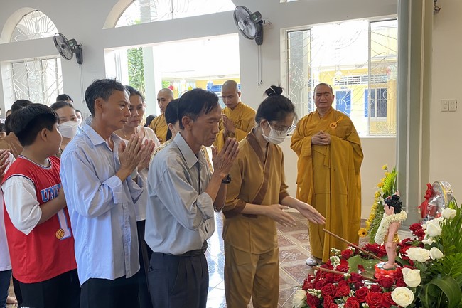 Buddha's Birthday Ceremony at Bao Quang Pagoda