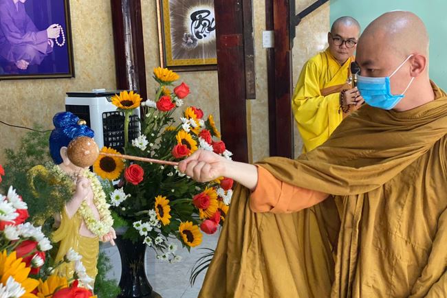 Buddha's Birthday Ceremony at a Hoang Phap Pagoda branch, Cu Chi