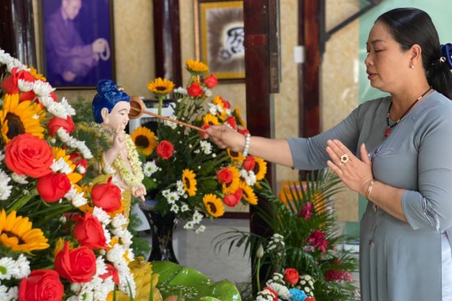Buddha's Birthday Ceremony at a Hoang Phap Pagoda branch, Cu Chi