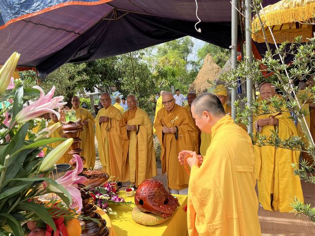 Lễ chú nguyện rót đồng đúc Đại hồng chung tại chùa An Sơn