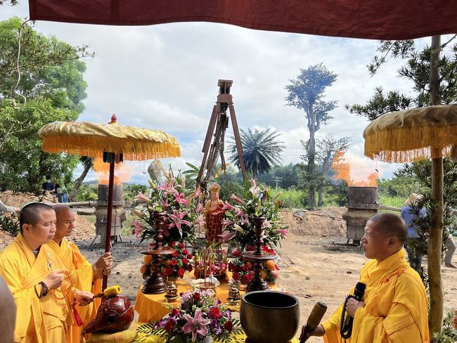 Lễ chú nguyện rót đồng đúc Đại hồng chung tại chùa An Sơn