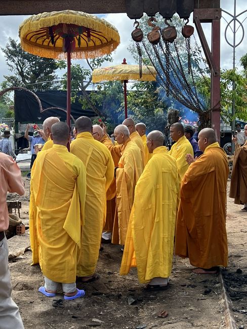 Lễ chú nguyện rót đồng đúc Đại hồng chung tại chùa An Sơn