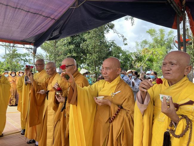 Lễ chú nguyện rót đồng đúc Đại hồng chung tại chùa An Sơn