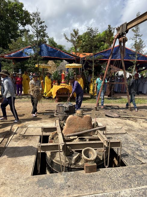 Lễ chú nguyện rót đồng đúc Đại hồng chung tại chùa An Sơn