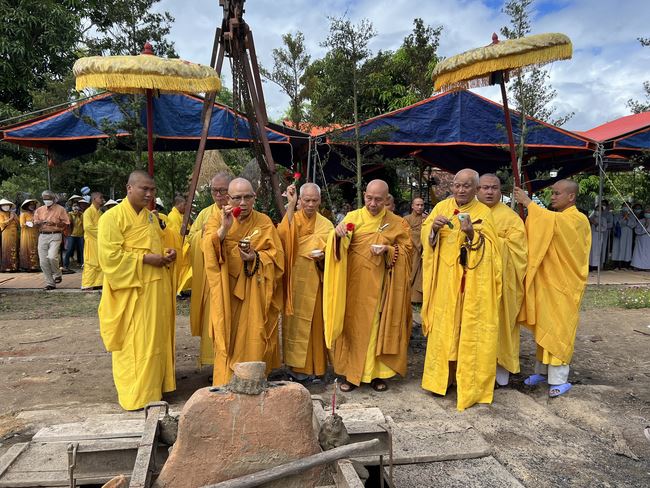 Lễ chú nguyện rót đồng đúc Đại hồng chung tại chùa An Sơn