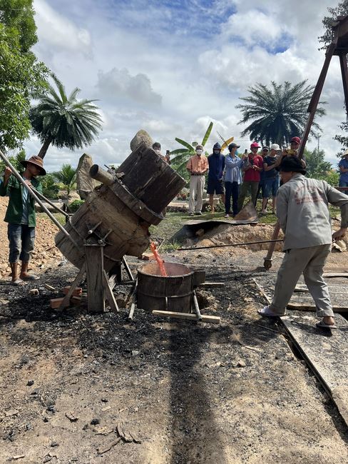 Lễ chú nguyện rót đồng đúc Đại hồng chung tại chùa An Sơn
