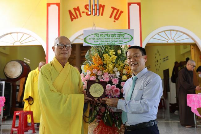 Lễ chú nguyện rót đồng đúc Đại hồng chung tại chùa An Sơn