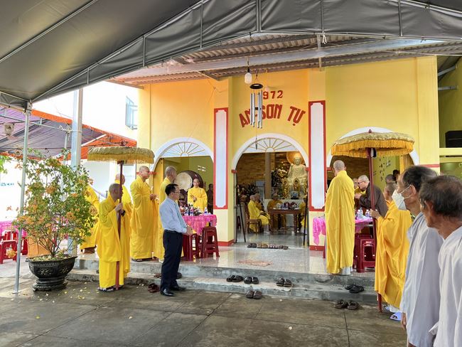 Lễ chú nguyện rót đồng đúc Đại hồng chung tại chùa An Sơn