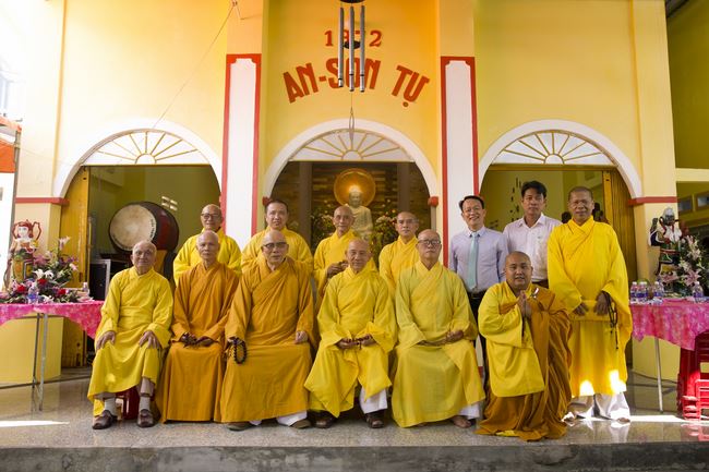 Lễ chú nguyện rót đồng đúc Đại hồng chung tại chùa An Sơn