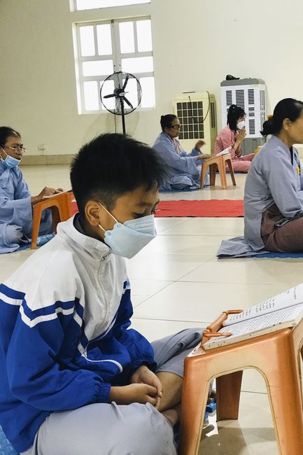 Charity in sowing blessing of Dong Cao Pagoda