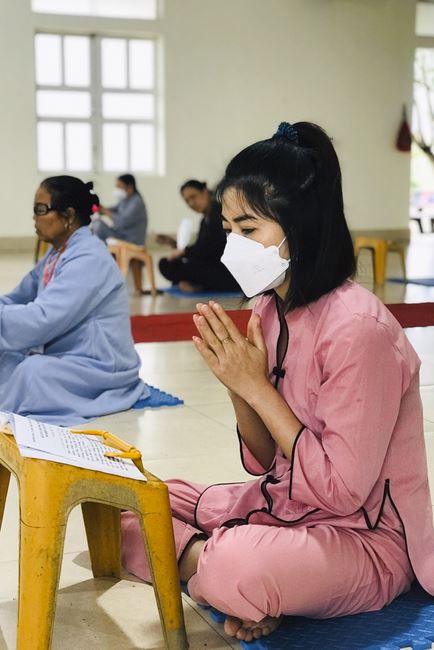 Charity in sowing blessing of Dong Cao Pagoda