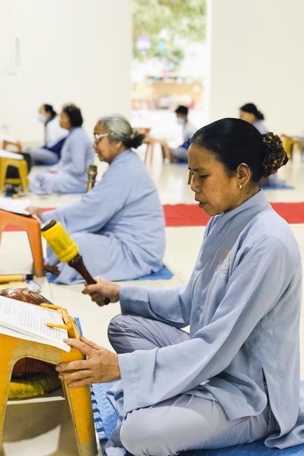 Charity in sowing blessing of Dong Cao Pagoda