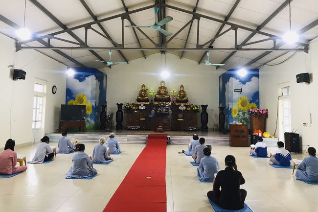 Charity in sowing blessing of Dong Cao Pagoda