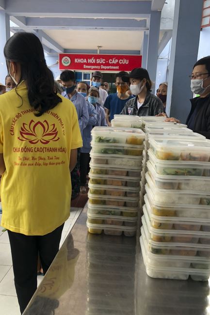 Charity in sowing blessing of Dong Cao Pagoda