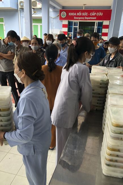 Charity in sowing blessing of Dong Cao Pagoda