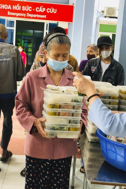 Charity in sowing blessing of Dong Cao Pagoda