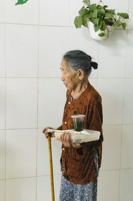 Charity in sowing blessing of Dong Cao Pagoda