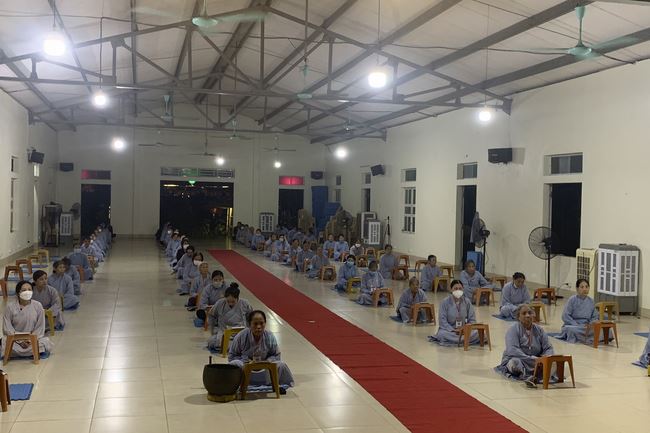 Charity in sowing blessing of Dong Cao Pagoda