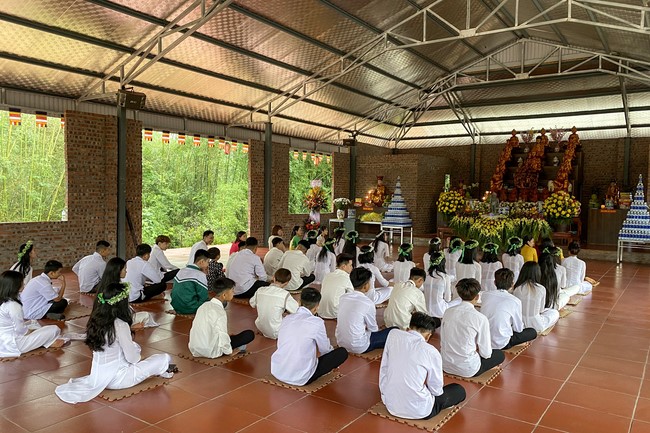 Primary School - Secondary School in Phu Thinh Commune to visit Dai Co Viet Pagoda