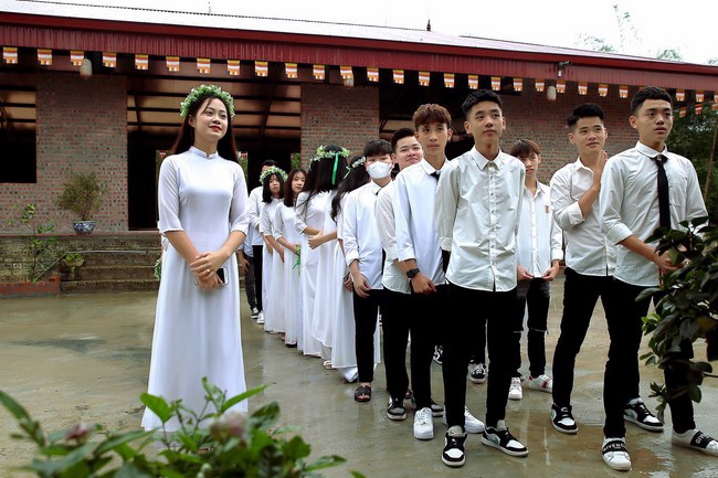Primary School - Secondary School in Phu Thinh Commune to visit Dai Co Viet Pagoda