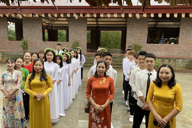Primary School - Secondary School in Phu Thinh Commune to visit Dai Co Viet Pagoda