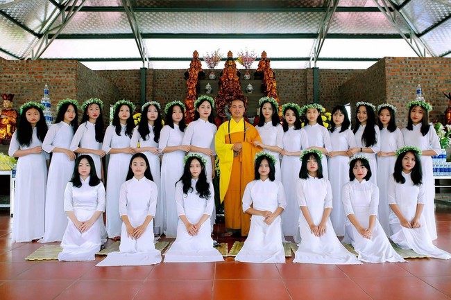 Primary School - Secondary School in Phu Thinh Commune to visit Dai Co Viet Pagoda
