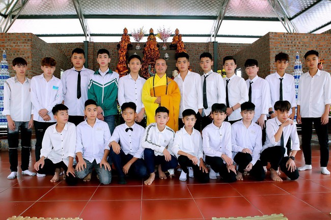 Primary School - Secondary School in Phu Thinh Commune to visit Dai Co Viet Pagoda