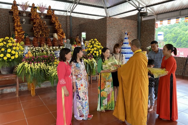 Primary School - Secondary School in Phu Thinh Commune to visit Dai Co Viet Pagoda