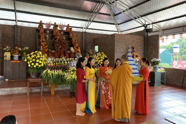 Primary School - Secondary School in Phu Thinh Commune to visit Dai Co Viet Pagoda