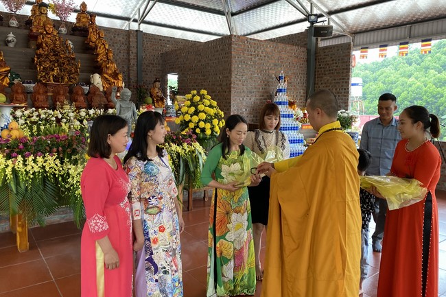 Primary School - Secondary School in Phu Thinh Commune to visit Dai Co Viet Pagoda