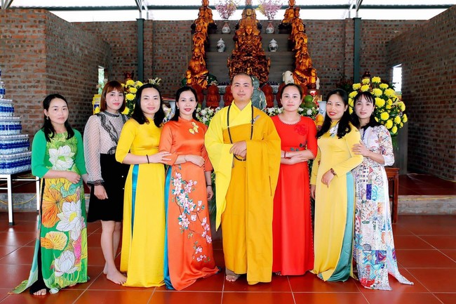 Primary School - Secondary School in Phu Thinh Commune to visit Dai Co Viet Pagoda