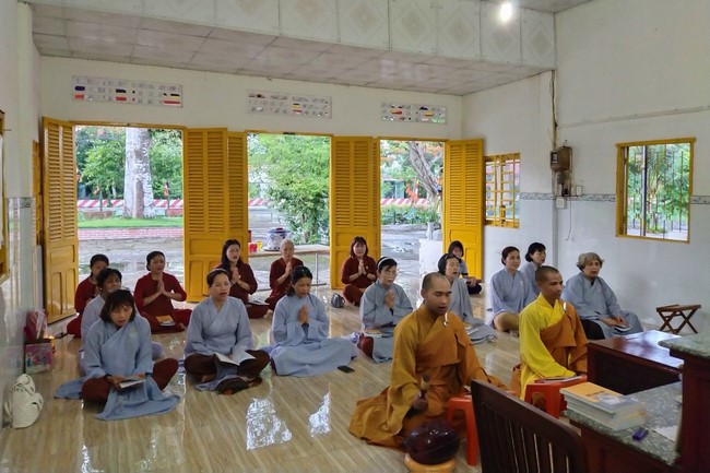 Charity activity of An Huong pagoda