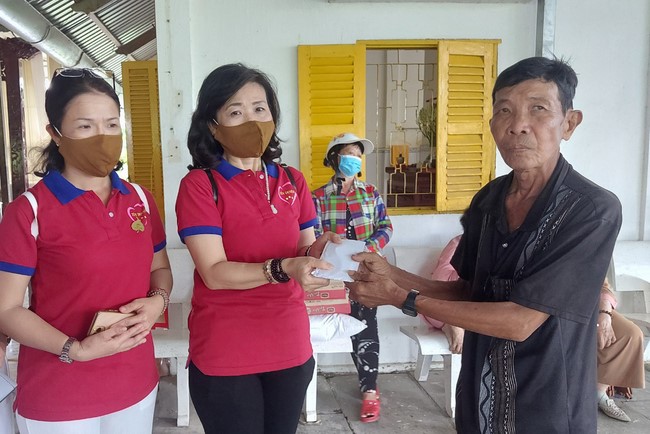 Charity activity of An Huong pagoda